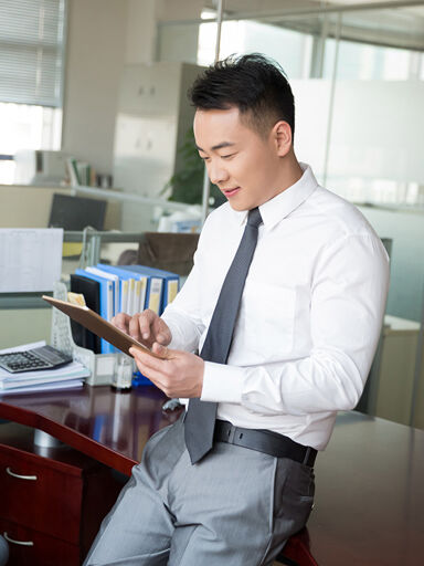 asian-guys-working-on-tablet