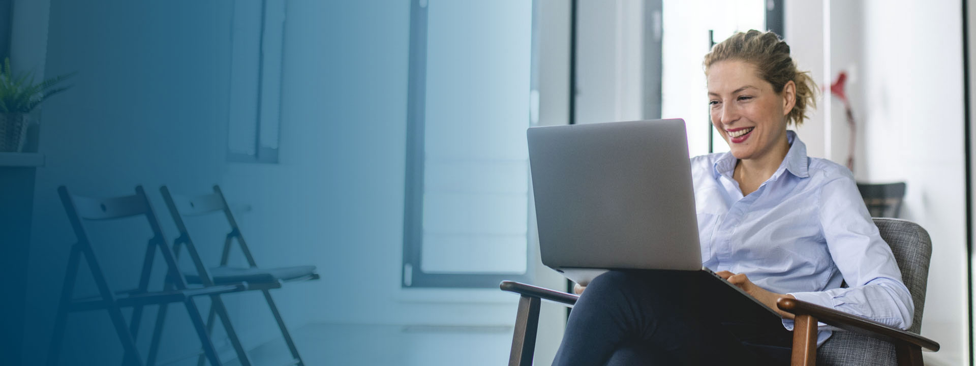 bureau femme ordinateur professionnel