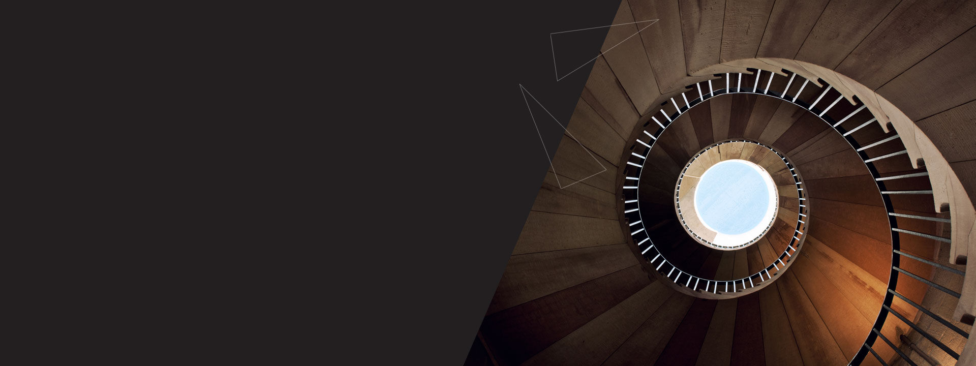 Escalier en spirale sombre