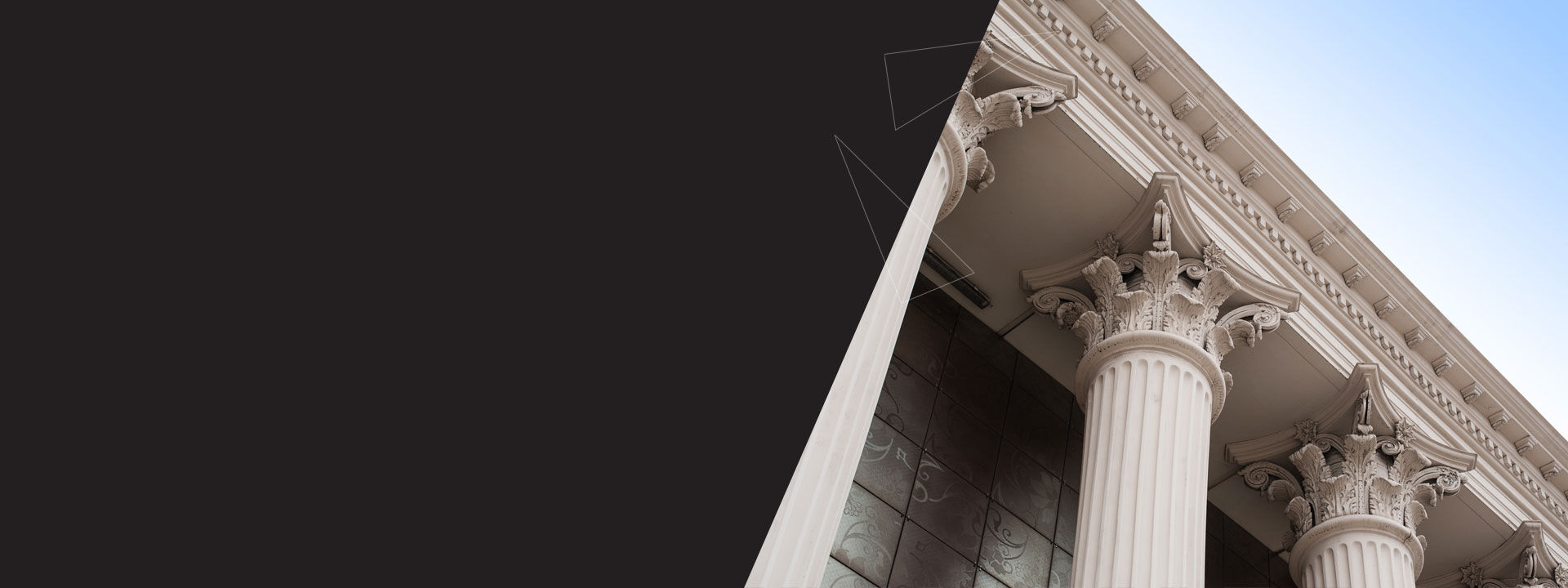 B&acirc;timent avec des colonnes