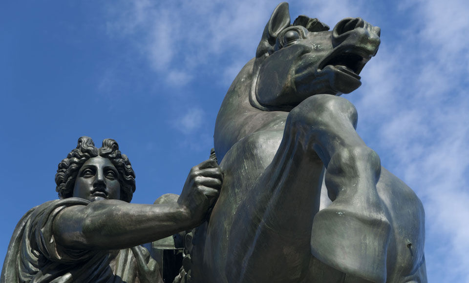 statue de cavalier en bronze - Activer Secur Pass