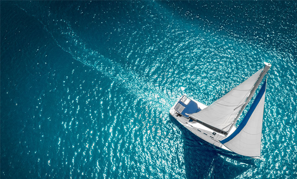 beau voilier bleu sur mer - Financer vos projets