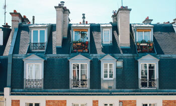 toiture d'immeuble avec fenêtres - impôt fortune immobilière