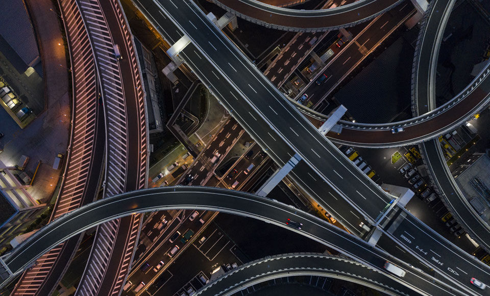 vue a&eacute;rienne de routes la nuit - ePalatine Trade