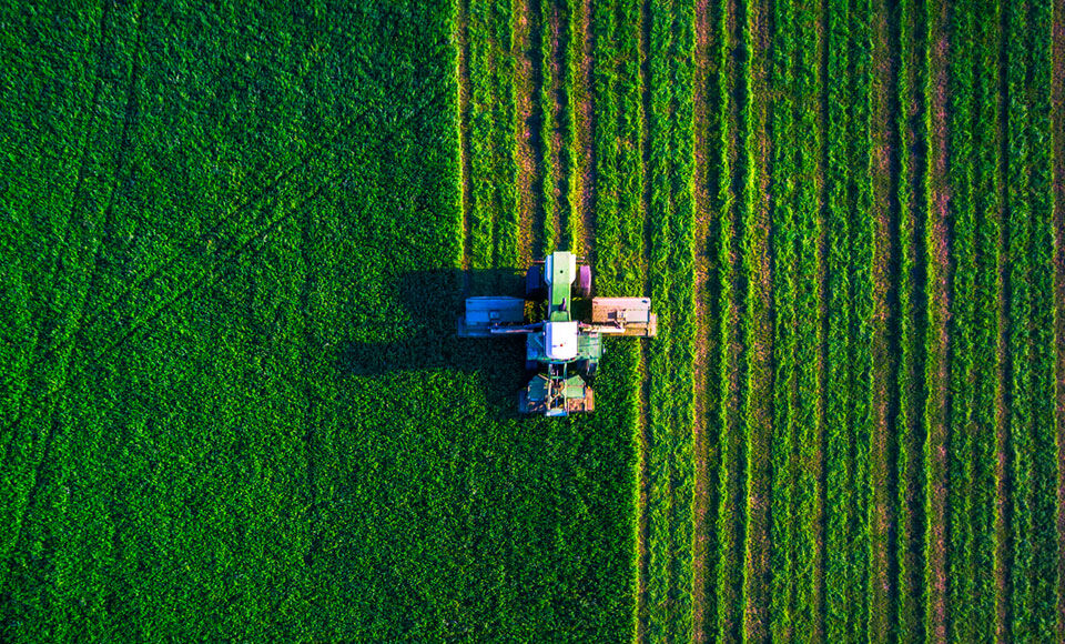 machine agricole dans un champs - Le crédit documentaire export