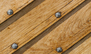 planches en bois clouées - Le compte-titres ordinaire