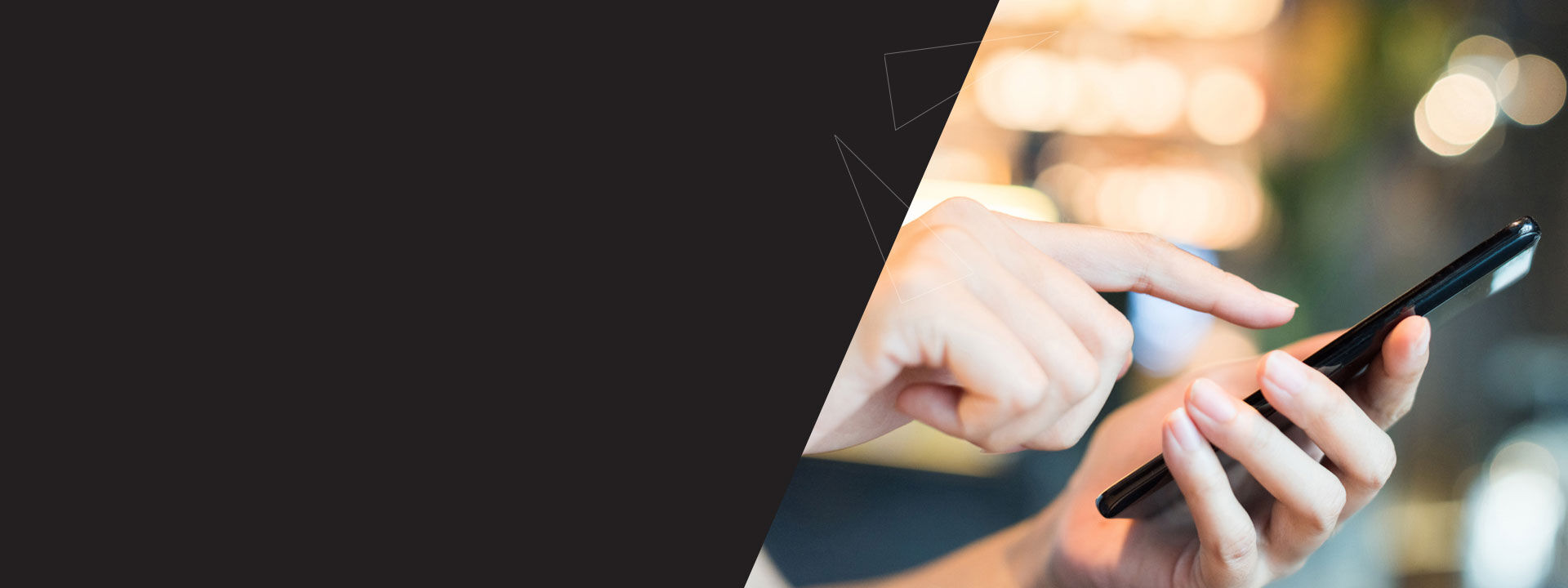 femme utilisant son smartphone