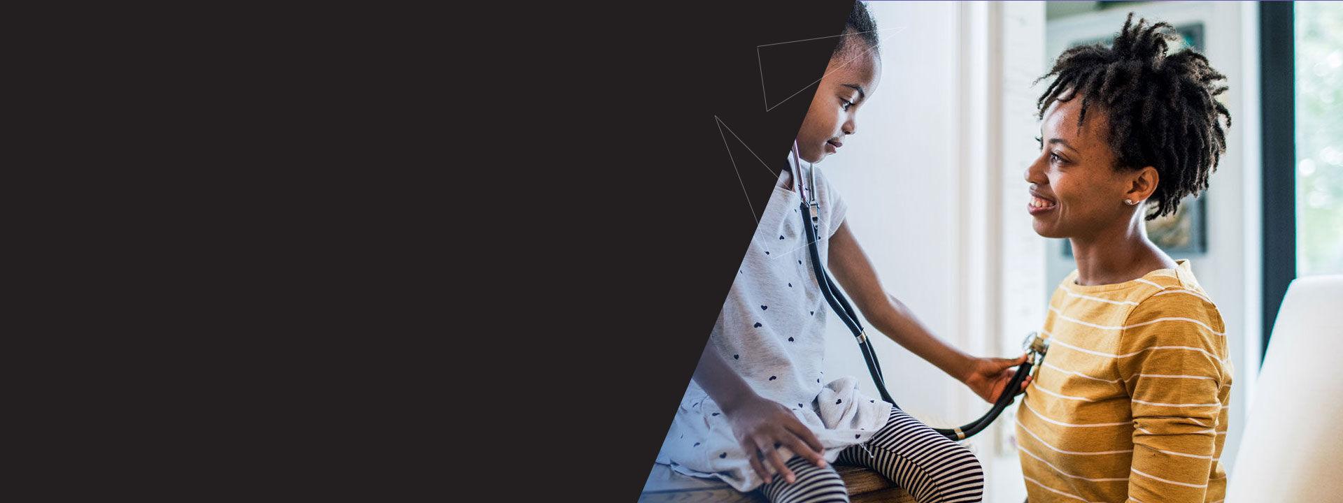 fillette qui soigne sa maman