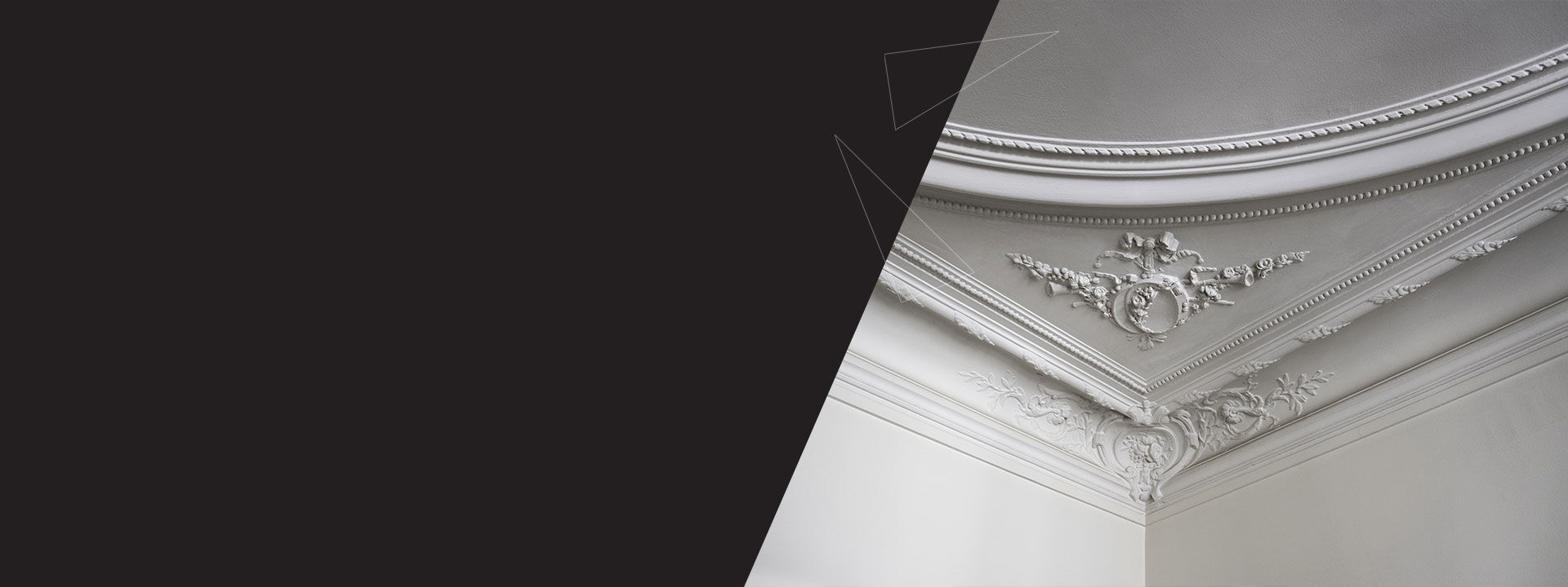 moulures en pl&acirc;tre sur plafond ancien