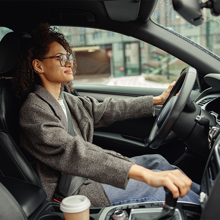 femme en voiture
