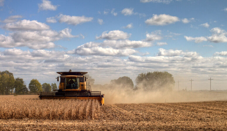 moissonneuse-batteuse champ r&eacute;colte agriculture