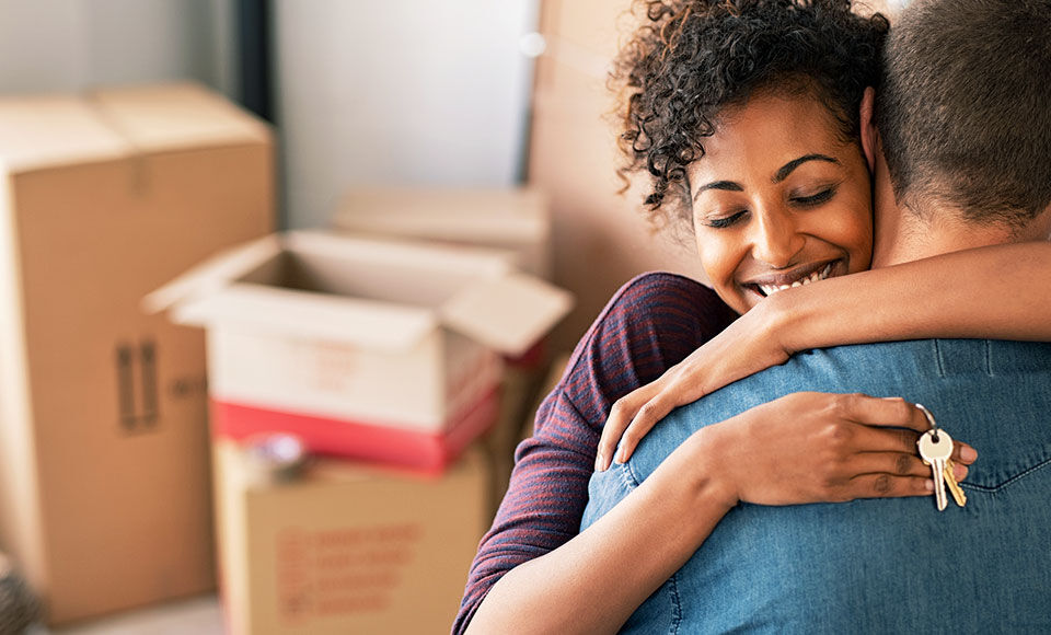 femme homme clé appartement emménagement