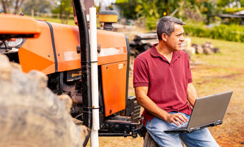 tracteur agriculteur champ agricole