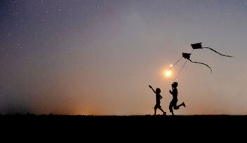 enfants horizon soleil cerf volant