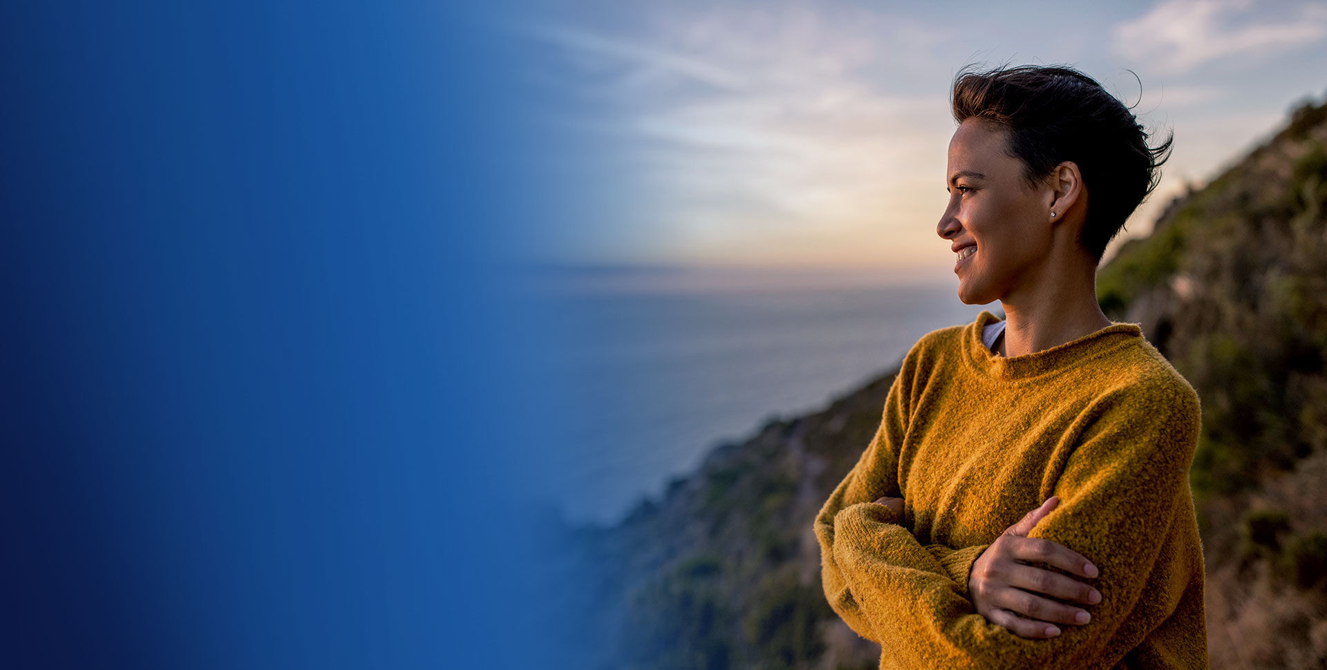 femme bord de mer coucher de soleil