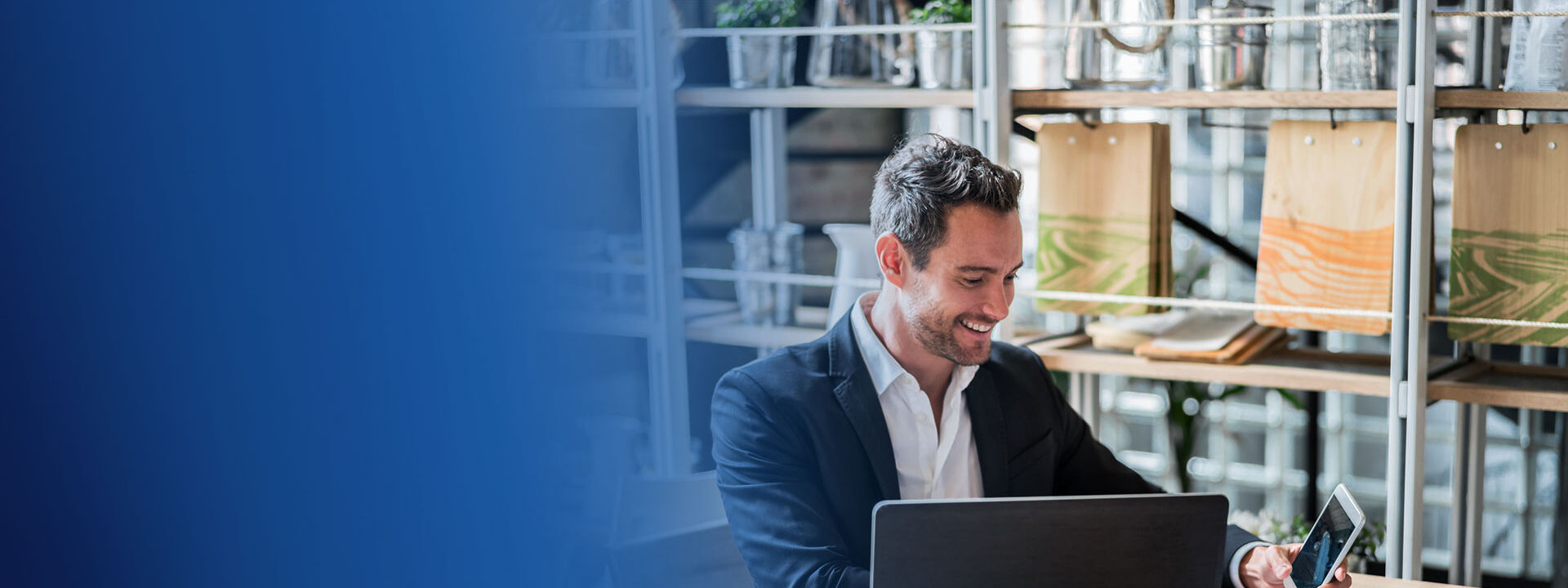 professionnel bureau entrepôt ordinateur