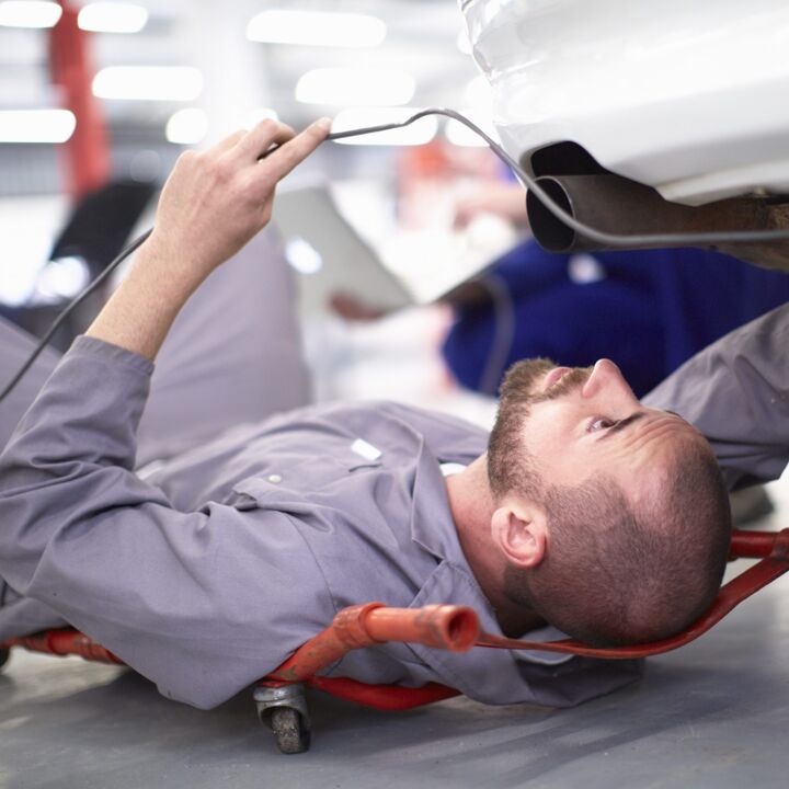 voiture mécanicien employé