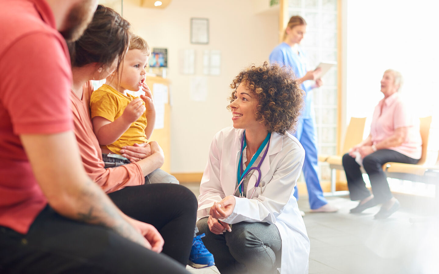 docteur patients famille hôpital