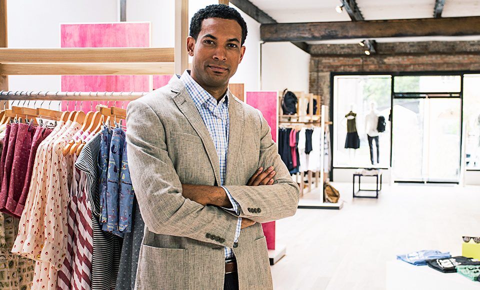 homme vendeur professionnel v&ecirc;tements