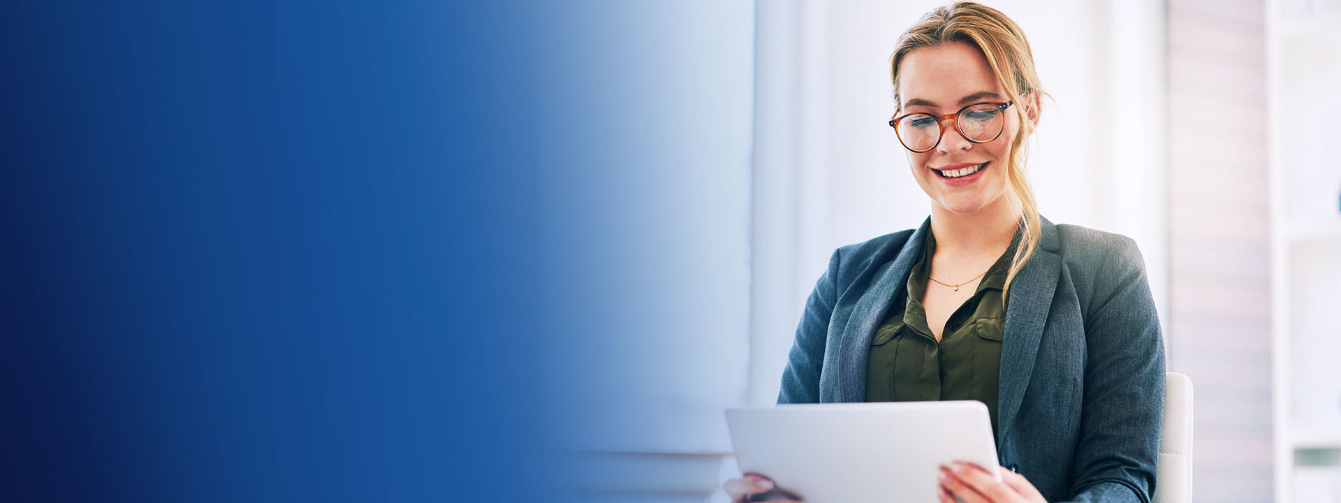 femme employée bureau professionnel