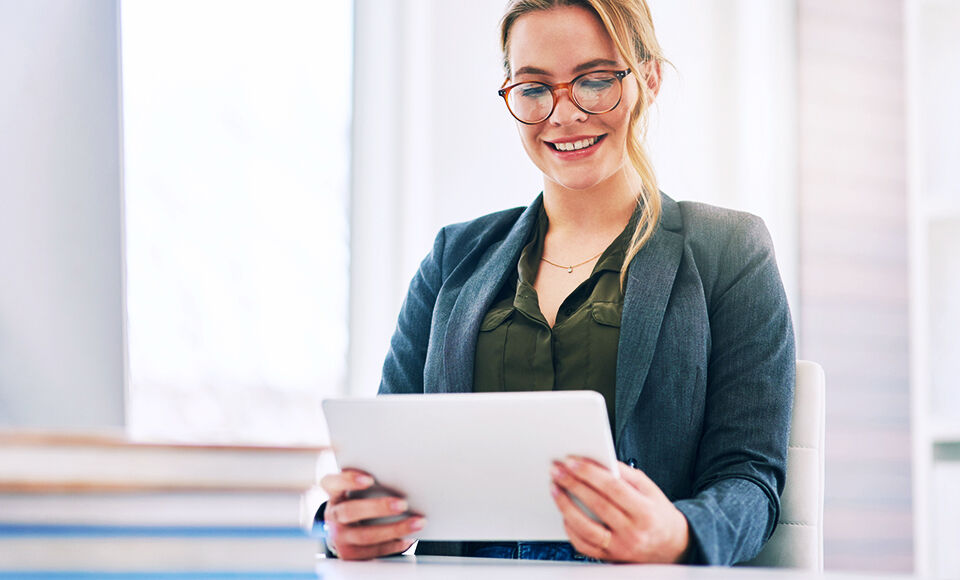 femme employée bureau professionnel