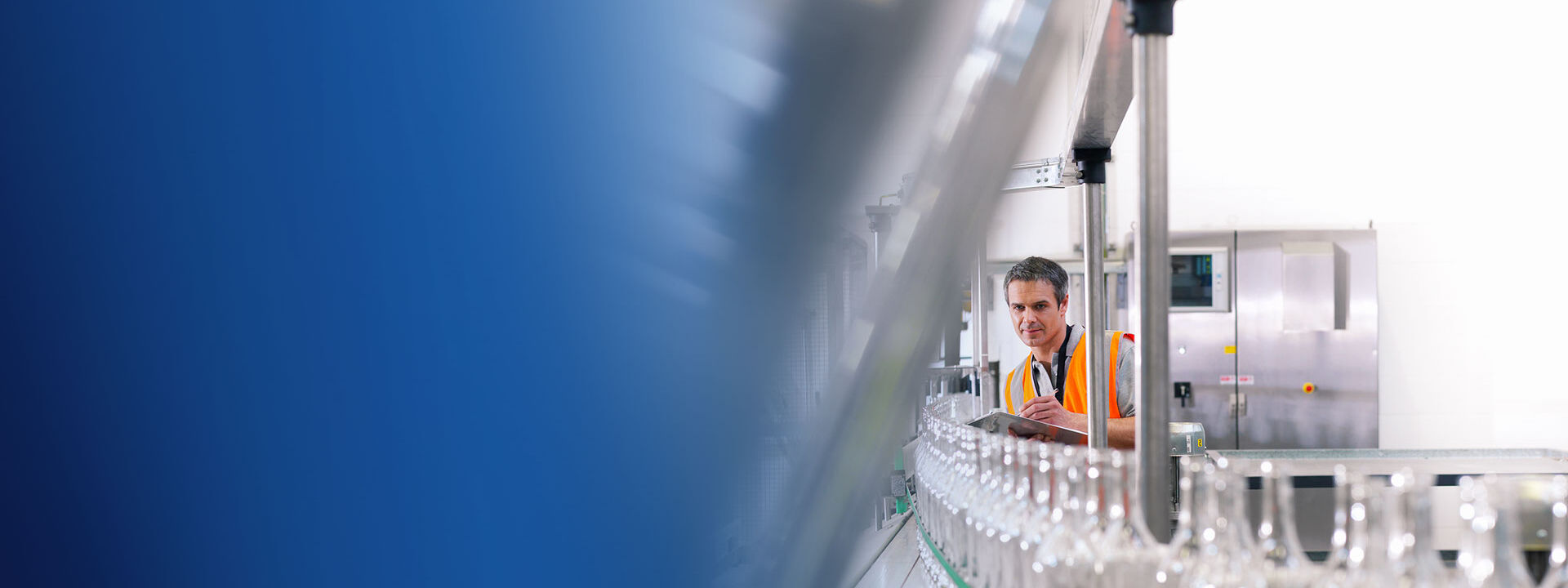 employé usine bouteilles professionnel