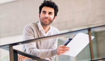 homme employé professionnel bureau