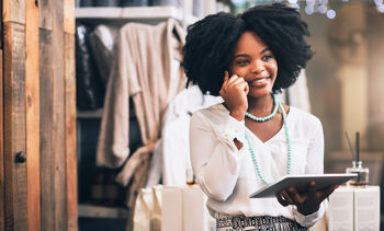 femme vendeuse artisan commerce