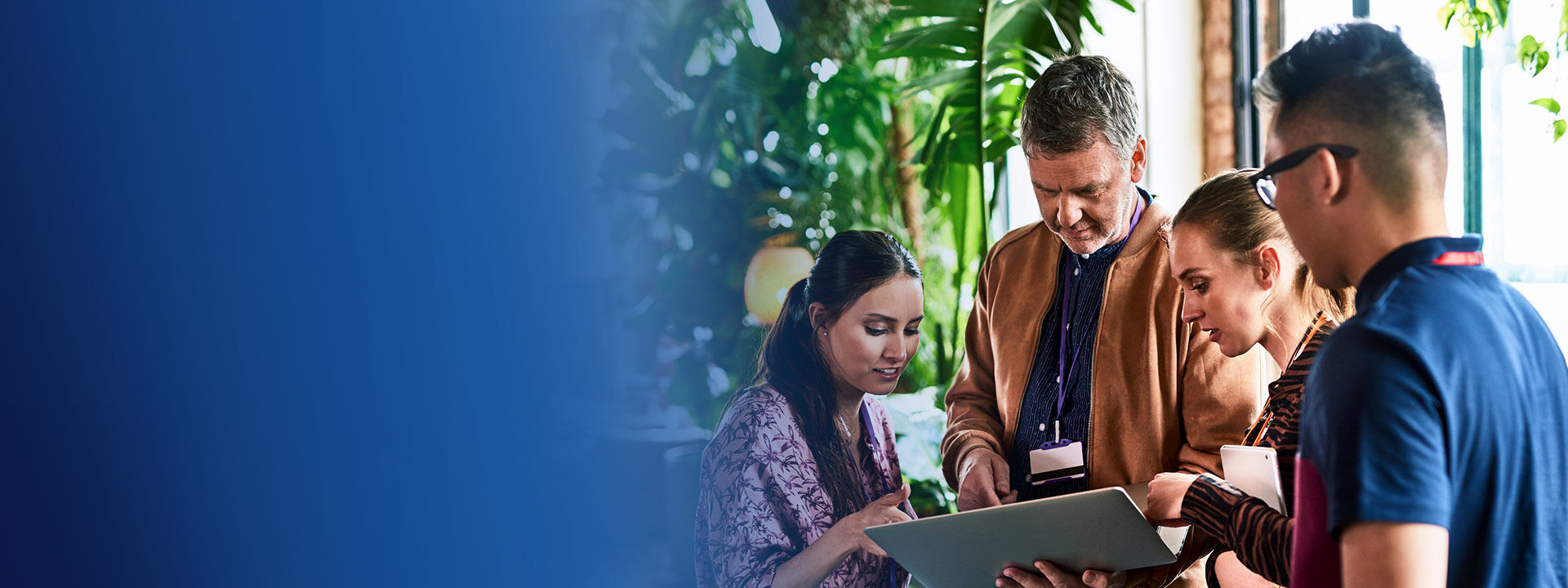 employés tablette bureau professionnel