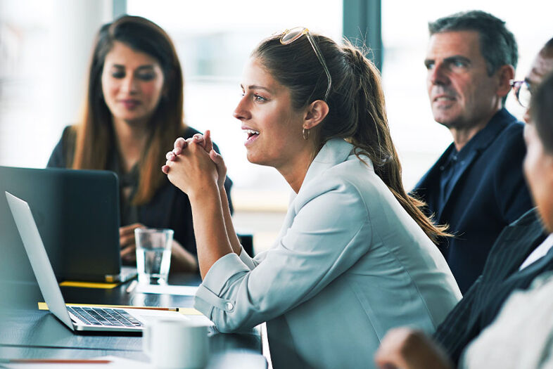 employés bureau ordinateur professionnel