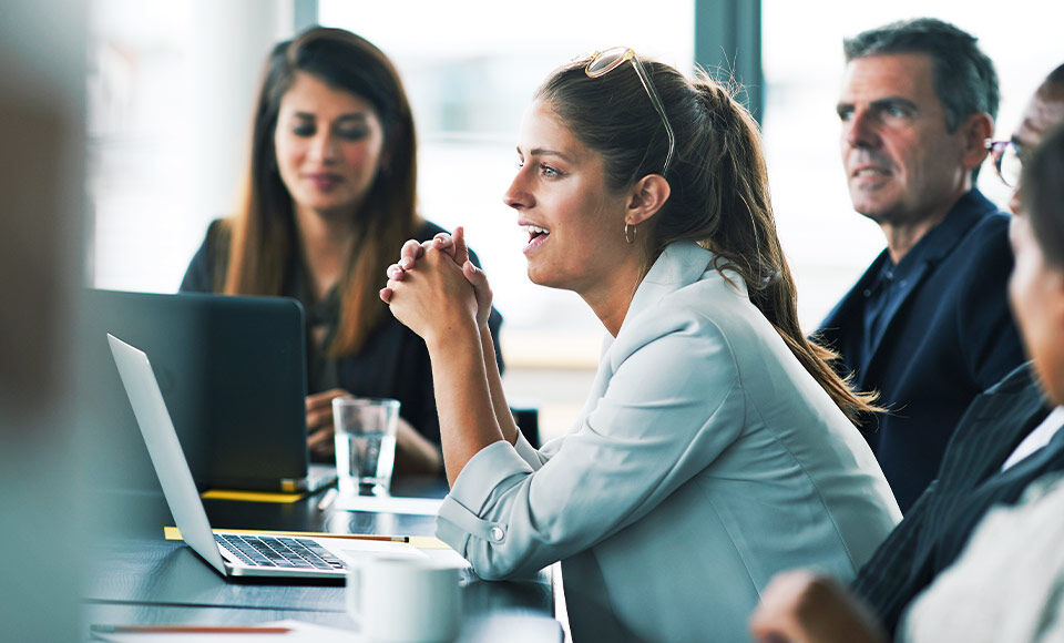employés bureau ordinateur professionnel
