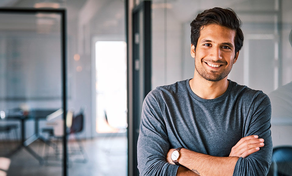 homme documents franchise professionnel bureau