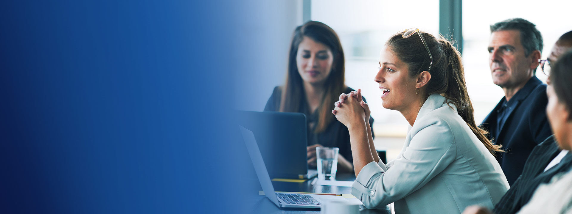 employés bureau ordinateur professionnel