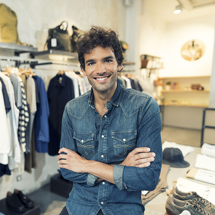 Homme professionnel vendeur vetement