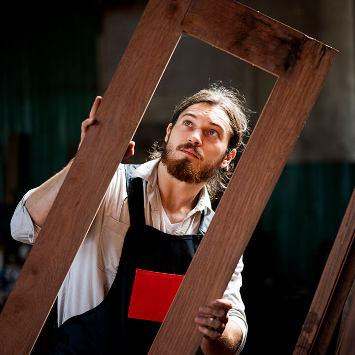 homme fait de la ma&ccedil;onnerie