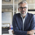 homme costume employé bureau