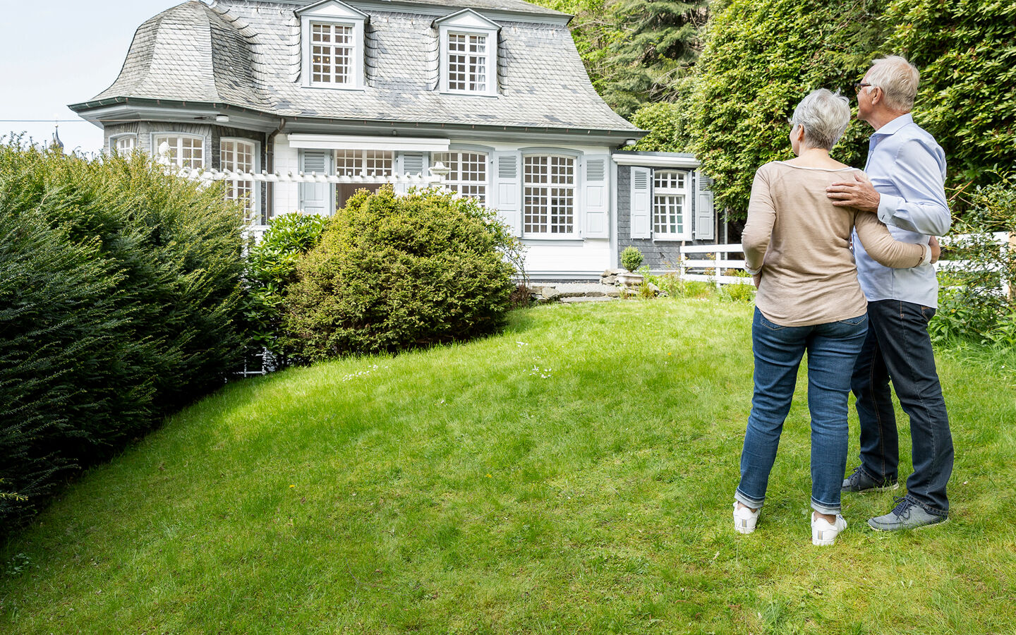 femme homme couple maison jardin