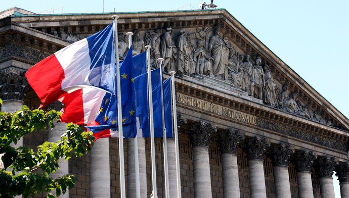 assemblée nationale drapeaux france europe