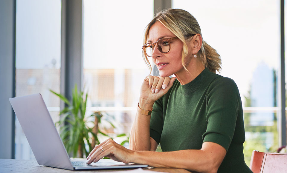 femme ordinateur portable