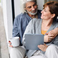 homme femme couple tablette