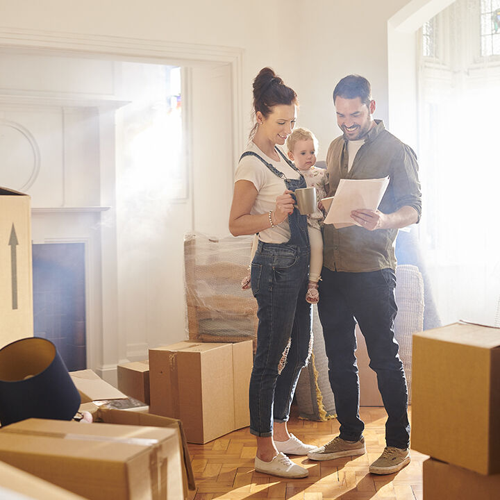 homme femme bureau ordinateur