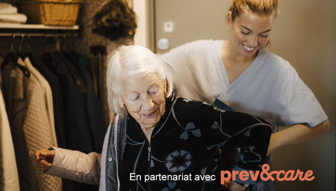 personne âgée aide infirmière