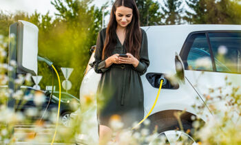 femme, véhicule électrique, portable, téléphone, green, voiture