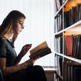 Bibliothèque, femme, livre, lecture